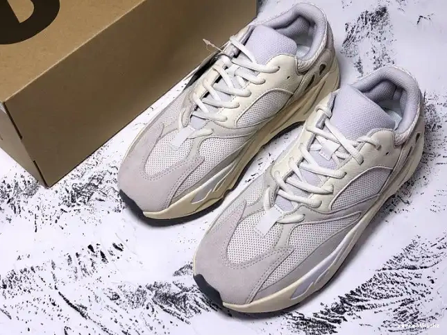 Yeezy Boost 700 EG7596 Analog Adidas 0530
